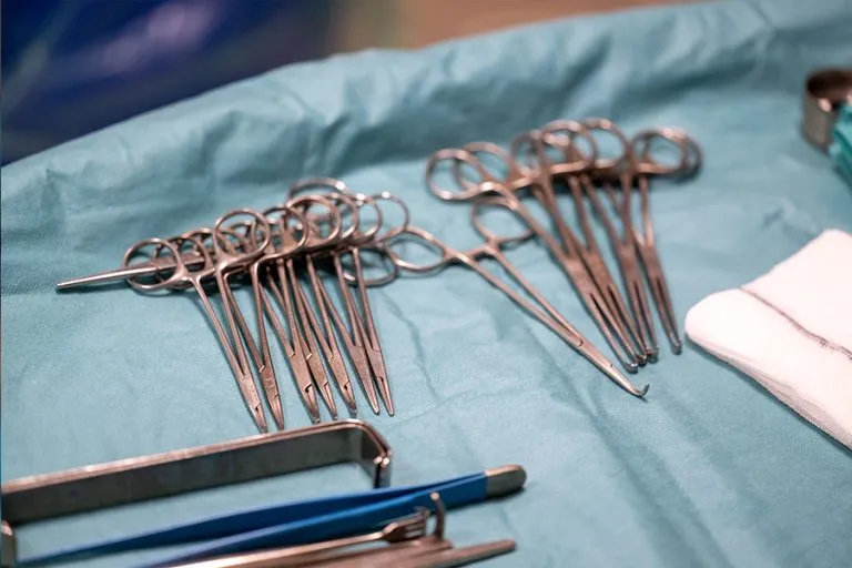 Centro quirúrgico moderno y equipado en Madrid, ideal para cirugías plásticas y tratamientos de medicina estética avanzados.