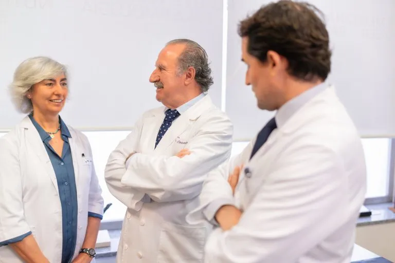 Dra. María del Mar Vaquero Pérez, cirujana plástica, estética y reparadora, en su clínica profesional.