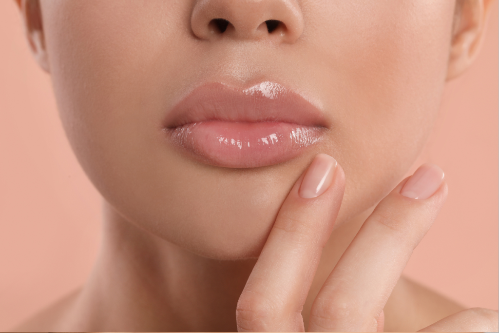 Relleno labial con grasa propia