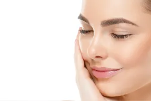 Relleno facial con ácido hialurónico